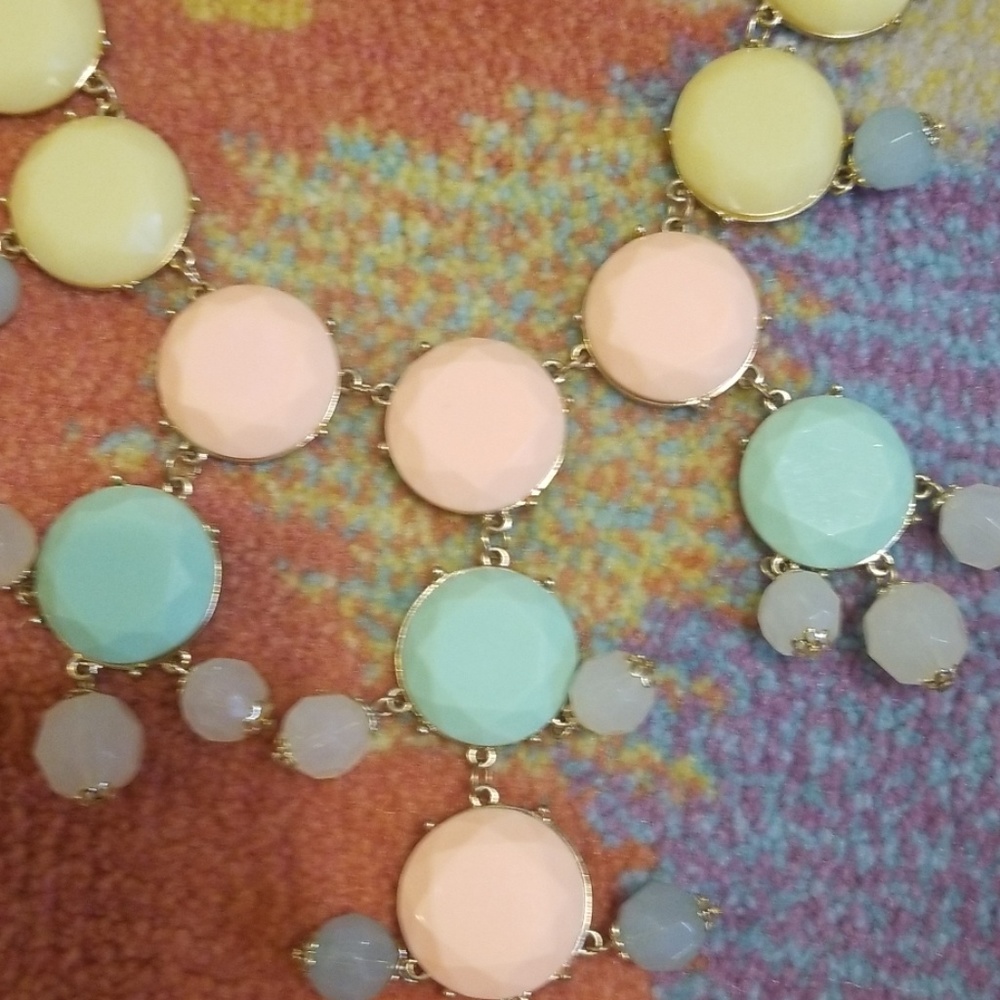 Colorful necklace - Picture 2 of 2